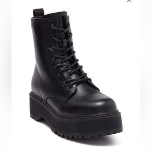 Steve Madden – Basille Lace-Up Platform Boot